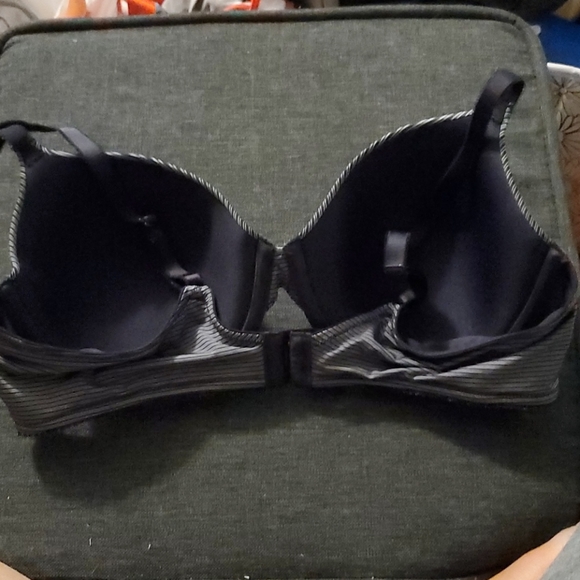38C Calvin Klein lightly lined bra - Picture 2 of 3